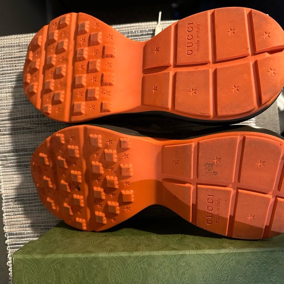 Worn once mint condition Men’s Authentic Gucci sneakers - Picture 2 of 5